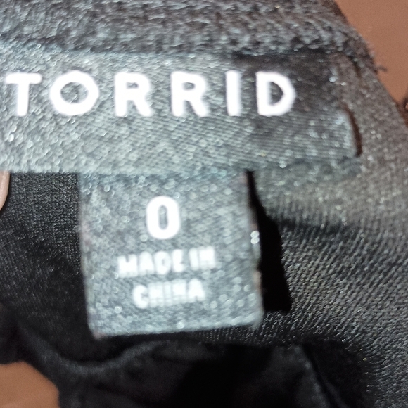 2/$30 Stylish TORRID Black Sleeveless Top with Gathered Bust"(#1,164) - Picture 6 of 8